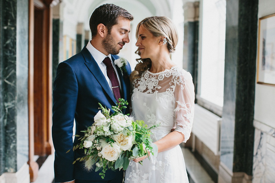 A Vintage Gown by Days of Grace for a Stylish Low-Key and Relaxed London Pub Wedding. Photography by Peach & Jo.