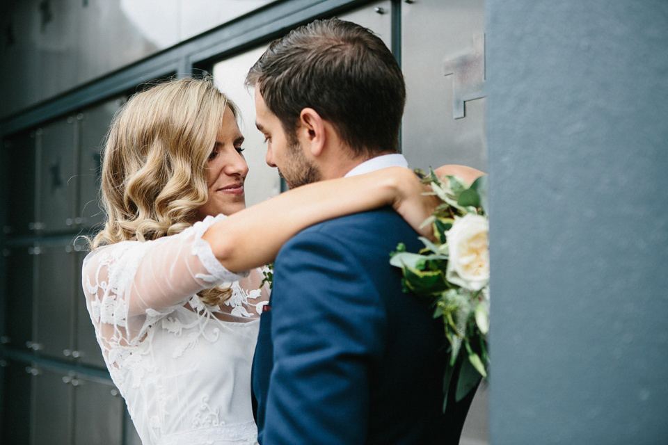 A Vintage Gown by Days of Grace for a Stylish Low-Key and Relaxed London Pub Wedding. Photography by Peach & Jo.