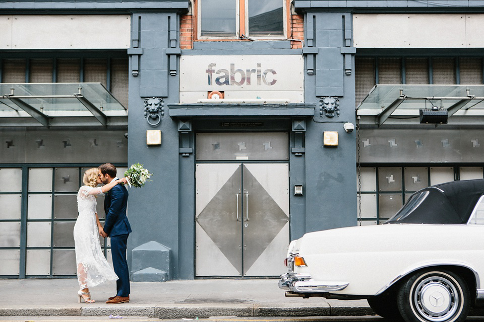 A Vintage Gown by Days of Grace for a Stylish Low-Key and Relaxed London Pub Wedding. Photography by Peach & Jo.