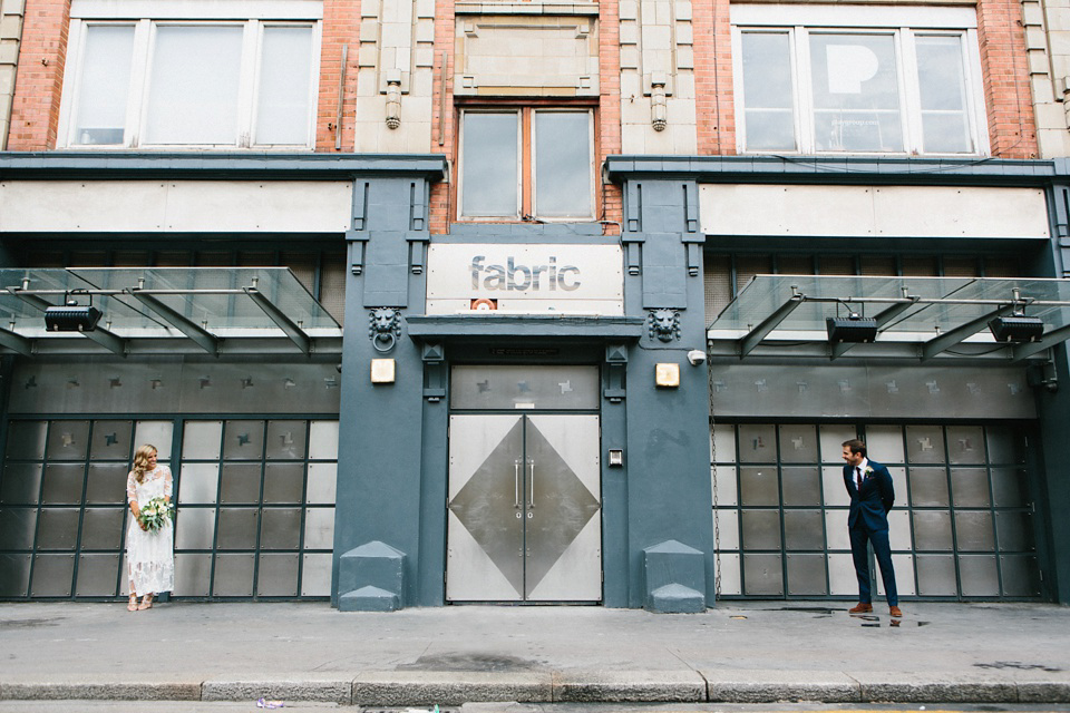 A Vintage Gown by Days of Grace for a Stylish Low-Key and Relaxed London Pub Wedding. Photography by Peach & Jo.