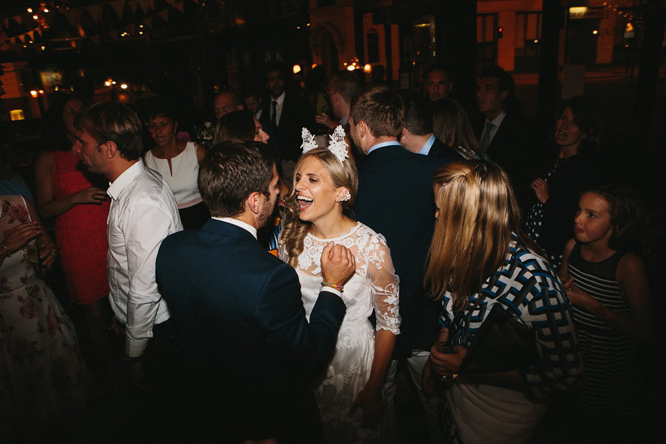 A Vintage Gown by Days of Grace for a Stylish Low-Key and Relaxed London Pub Wedding. Photography by Peach & Jo.