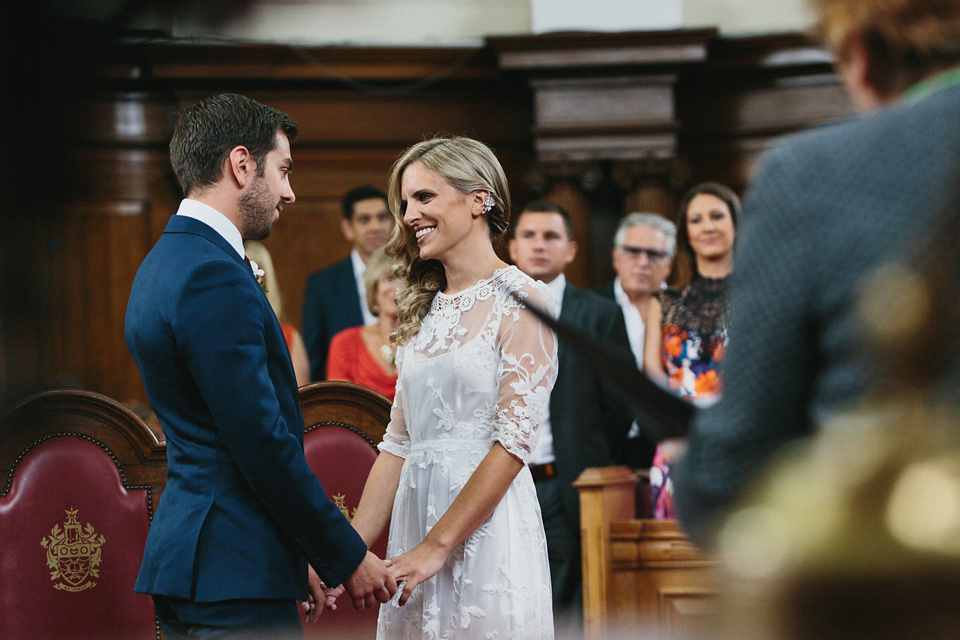 A Vintage Gown by Days of Grace for a Stylish Low-Key and Relaxed London Pub Wedding. Photography by Peach & Jo.