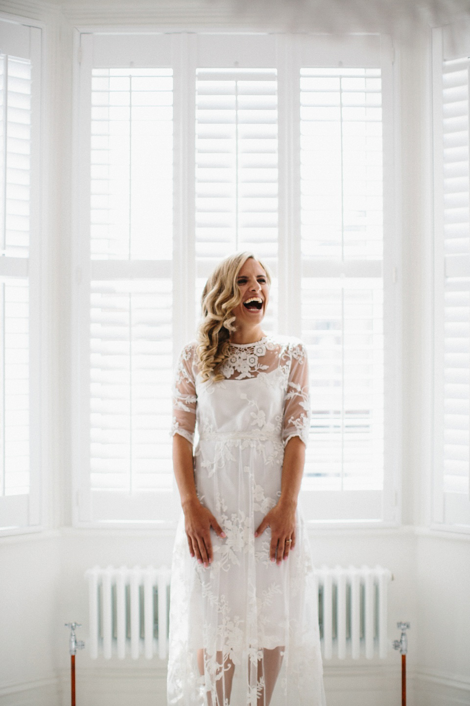 A Vintage Gown by Days of Grace for a Stylish Low-Key and Relaxed London Pub Wedding. Photography by Peach & Jo.