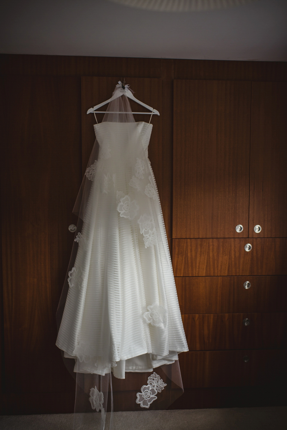 Green wedding shoes and a Jesus Peiro gown for this elegant wedding held at Fetcham Park in Surrey. Photography by Sophie Duckworth.