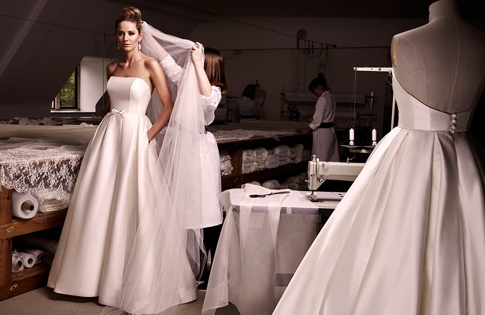 l d4fe1cfc83335c51c49fb06250b40dfb - How To Go Wedding Dress Shopping: An Experts Guide To Bridal Boutiques l_d4fe1cfc83335c51c49fb06250b40dfb