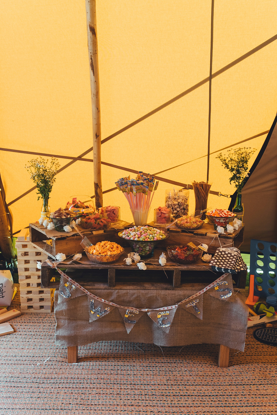 Daisy Bouquets and Tipis for a Colourful Summer Tipi Wedding, photography by Becky Ryan.