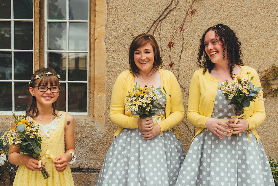 Daisy Bouquets and Tipis for a Colourful Summer Tipi Wedding, photography by Becky Ryan.