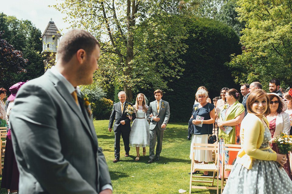 Daisy Bouquets and Tipis for a Colourful Summer Tipi Wedding, photography by Becky Ryan.