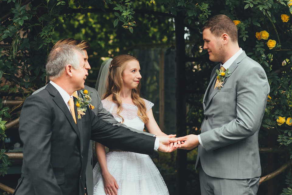 Daisy Bouquets and Tipis for a Colourful Summer Tipi Wedding, photography by Becky Ryan.