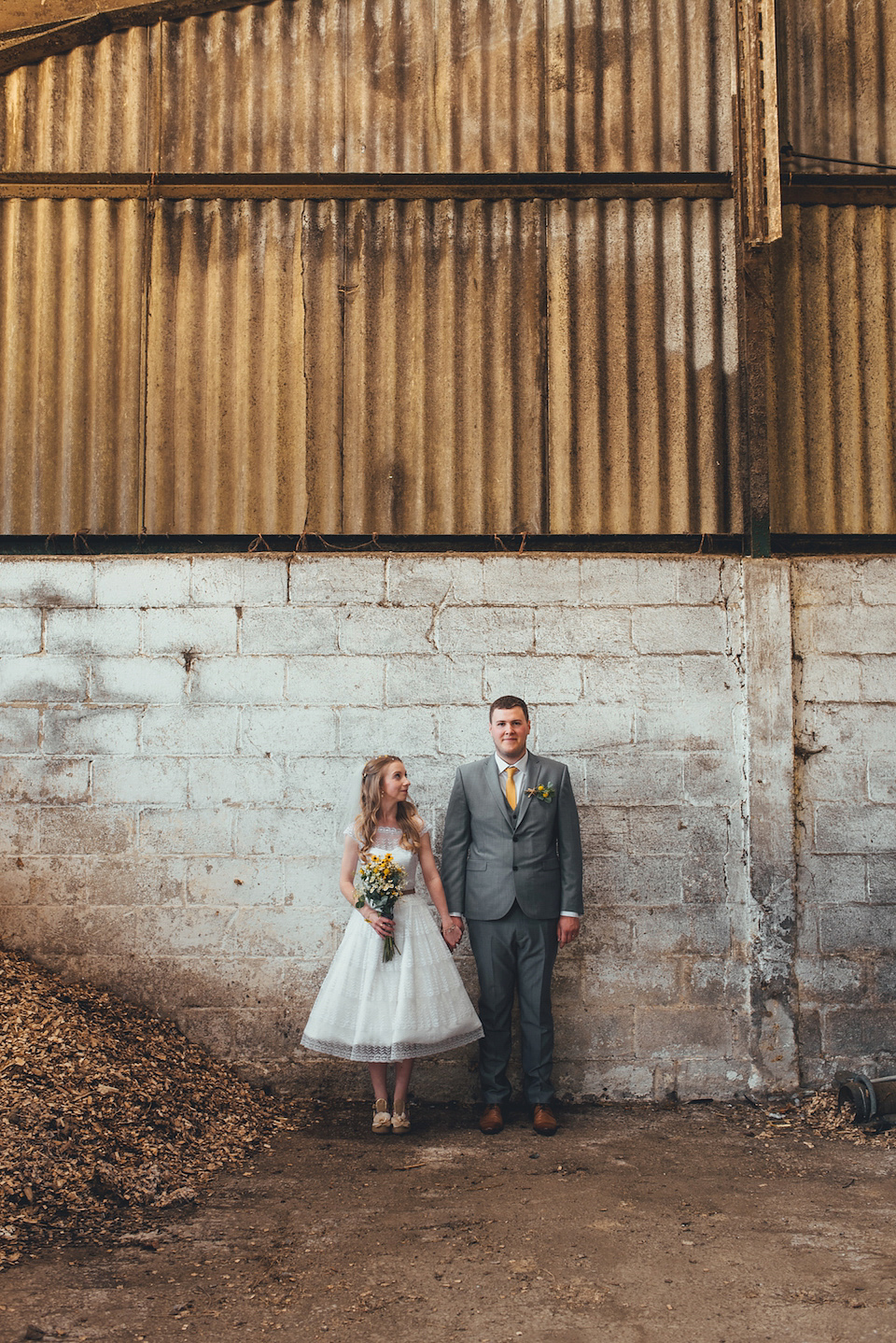 Daisy Bouquets and Tipis for a Colourful Summer Tipi Wedding, photography by Becky Ryan.