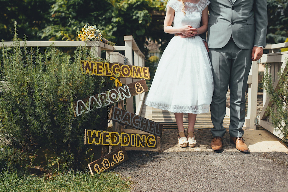 Daisy Bouquets and Tipis for a Colourful Summer Tipi Wedding, photography by Becky Ryan.