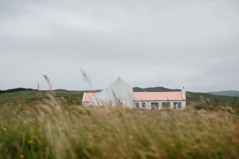 Lauren wears an original vintage 1940s wedding dress and veil for her elegant and colourful wedding at Crear in Scotland. Photography by Caro Weiss.