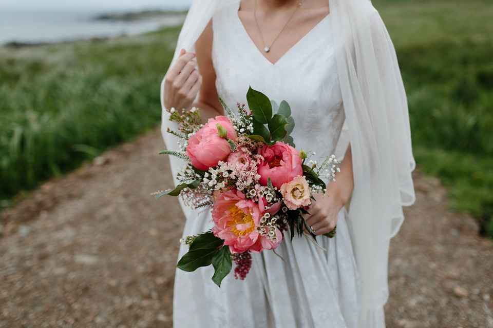 Lauren wears an original vintage 1940s wedding dress and veil for her elegant and colourful wedding at Crear in Scotland. Photography by Caro Weiss.