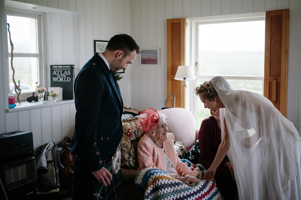 Lauren wears an original vintage 1940s wedding dress and veil for her elegant and colourful wedding at Crear in Scotland. Photography by Caro Weiss.