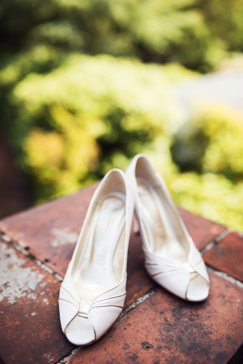 Bride Rosanna wore a Jesus Peiro gown from Miss Bush Bridal in Surrey for her glamorous and romantic English country garden wedding. Photography by Juliet McKee.