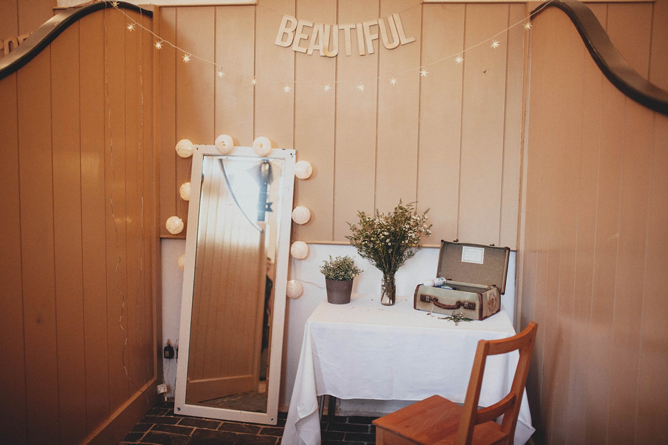 Bride Jess made her wedding dress herself. She tied the knot with Jordan in a woodland inspired wedding. Photography by Ali Paul.