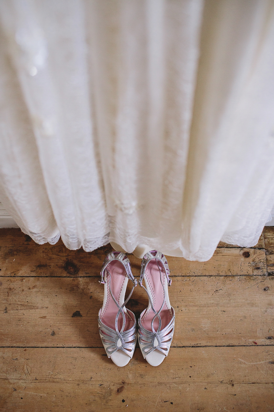 Laura wears 'Mimosa' by Jenny Packham for her winter wedding on the family farm in York. Photography by Kate Gray.