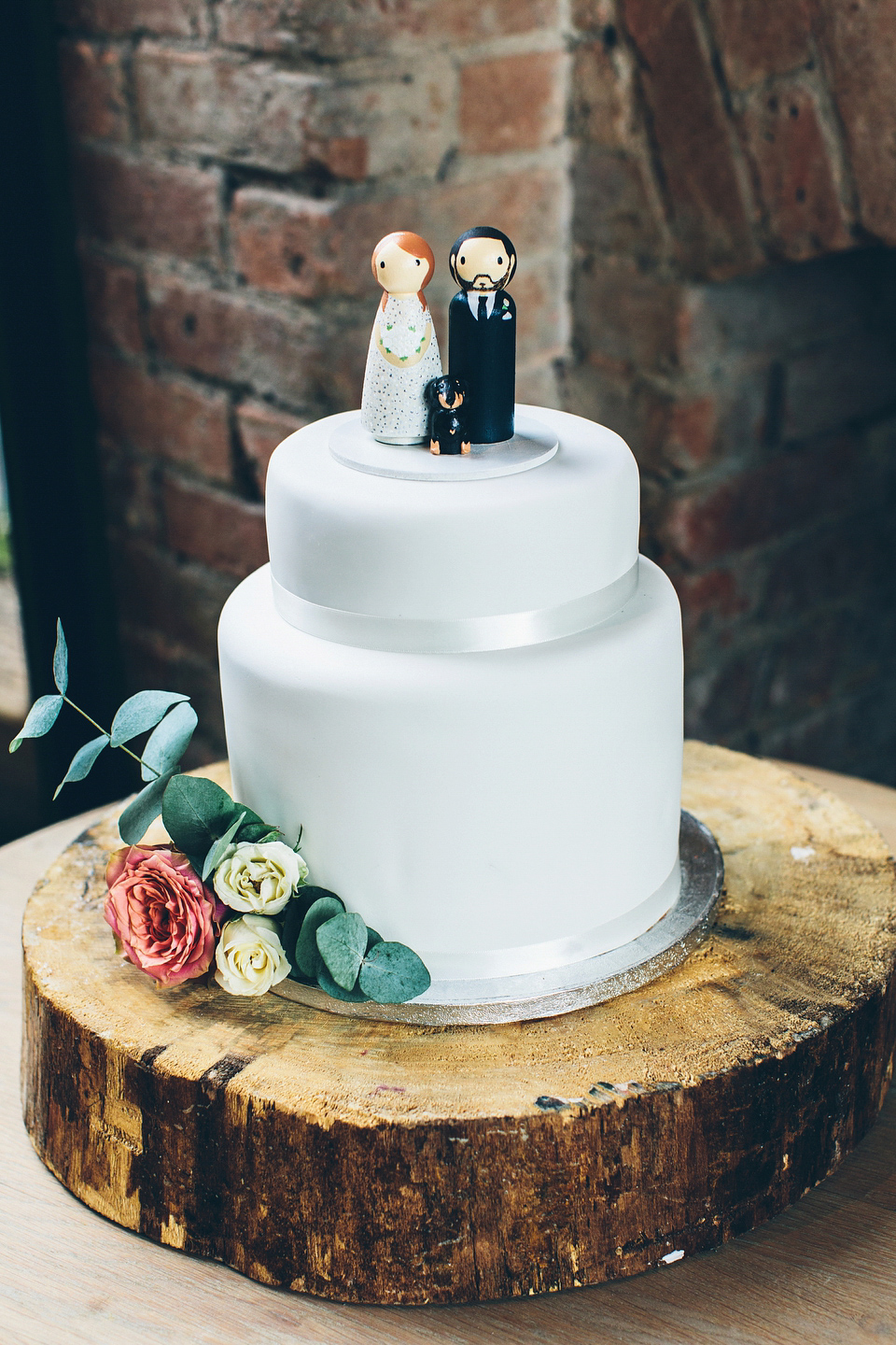 Our Lovettes member Emily wore a glamorous Jenny Packham gown for her elegant, English country wedding at Shustoke Farm Barns. Photography by Mister Phill.