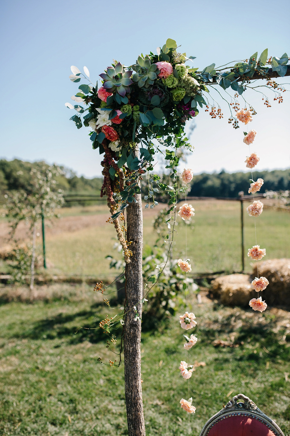 Laura wore a gown by Otilia Brailoiu for her Autumn wedding in the Romanian countryside. Images by Green Antlers Photography.