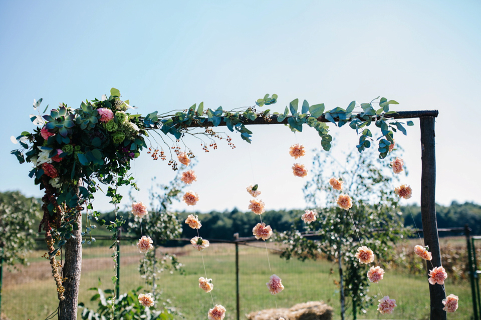 Laura wore a gown by Otilia Brailoiu for her Autumn wedding in the Romanian countryside. Images by Green Antlers Photography.