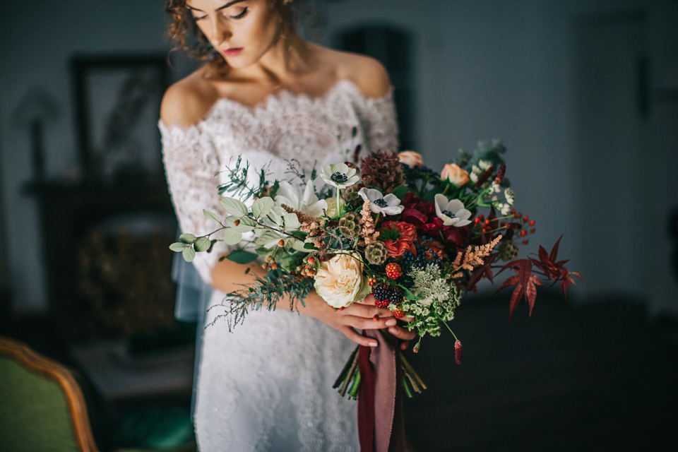 Laura wore a gown by Otilia Brailoiu for her Autumn wedding in the Romanian countryside. Images by Green Antlers Photography.