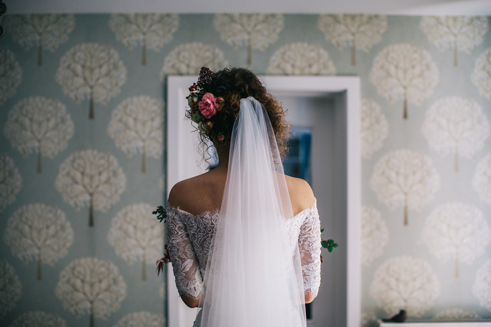 Laura wore a gown by Otilia Brailoiu for her Autumn wedding in the Romanian countryside. Images by Green Antlers Photography.