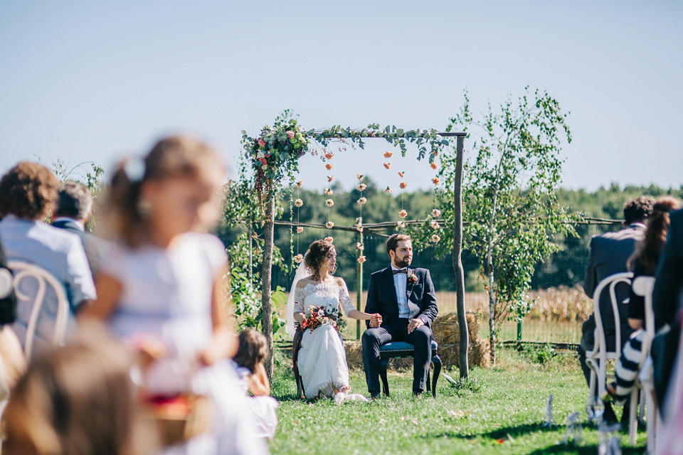 Laura wore a gown by Otilia Brailoiu for her Autumn wedding in the Romanian countryside. Images by Green Antlers Photography.