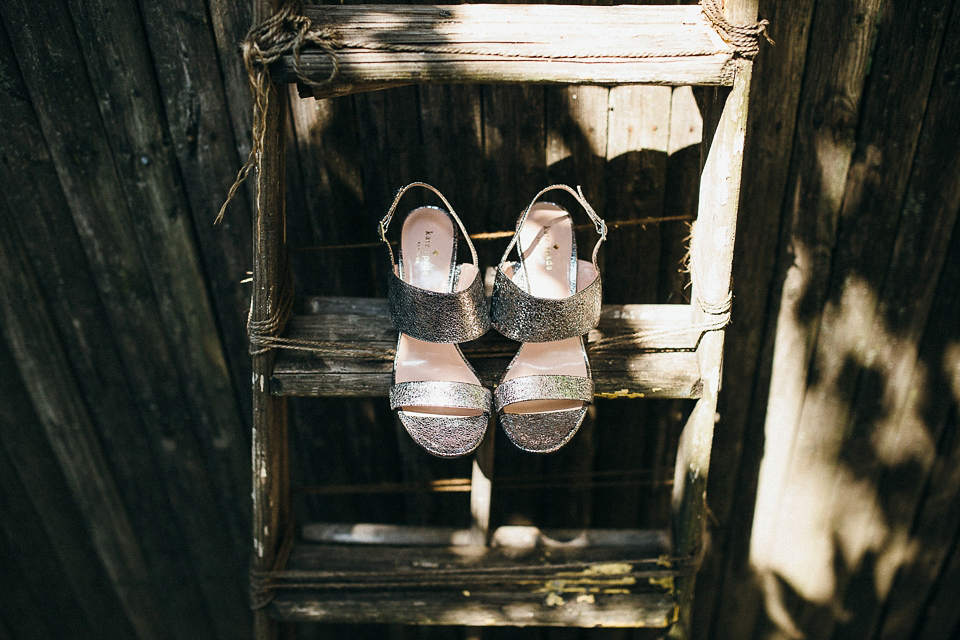 A laid back and romantic disused factory wedding in Brooklyn New York. Bride Maris wore a Nicole Miller gown via BHLDN. Photoggraphy by Jean-Laurent Gaudy.