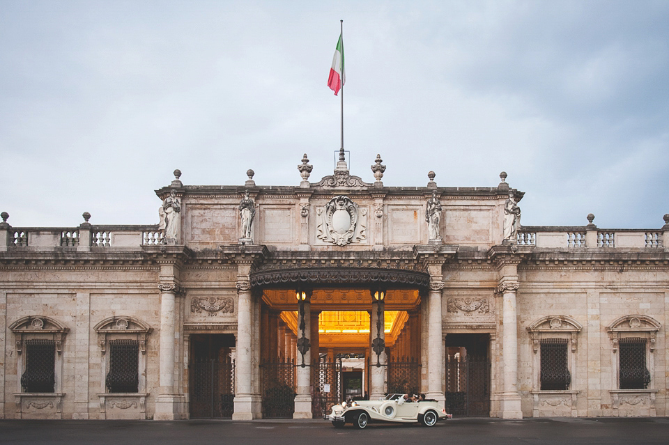 A Glamorous 1920's and Great Gatsby inspired wedding in Italy. Photogarphy by The Sweet Side.