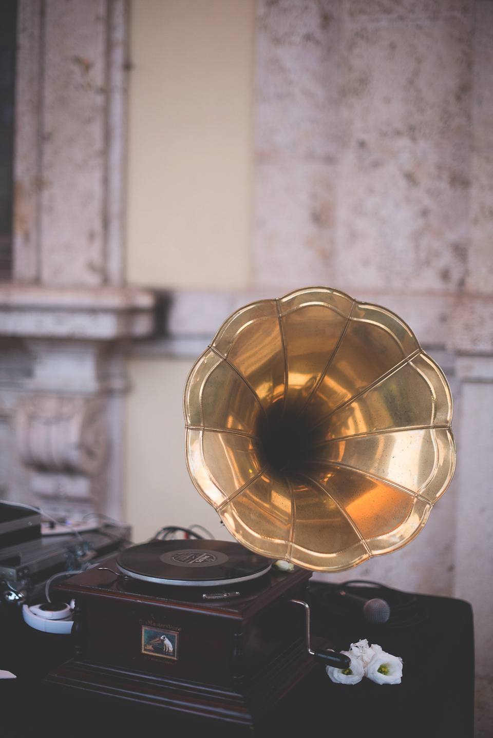 A Glamorous 1920's and Great Gatsby inspired wedding in Italy. Photogarphy by The Sweet Side.