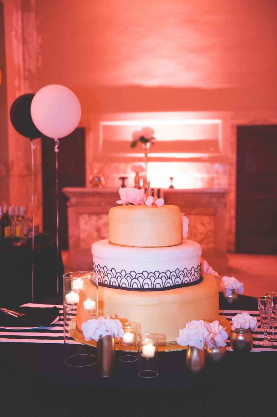 A Glamorous 1920's and Great Gatsby inspired wedding in Italy. Photogarphy by The Sweet Side.