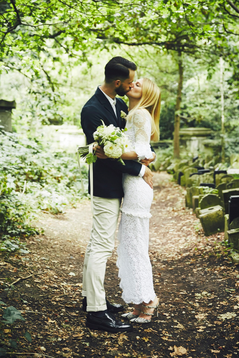 Bride Jessica wore two dresses for her modern, cool and contemporary London wedding, styled to perfection by Liz Linkleter.