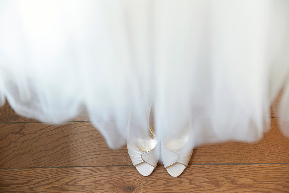 A 50's inspired tea-length dress for a pastel colour London pub wedding. Photography by Natalie J. Weddings.