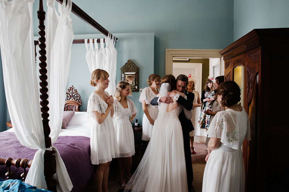 Victoria wears a backless, full-sleeved gown by Maria Senvo for her 1920's and Gatsby inspired London pub wedding. Photography by Hearts on Fire.