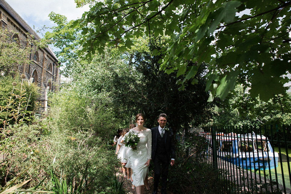 Victoria wears a backless, full-sleeved gown by Maria Senvo for her 1920's and Gatsby inspired London pub wedding. Photography by Hearts on Fire.