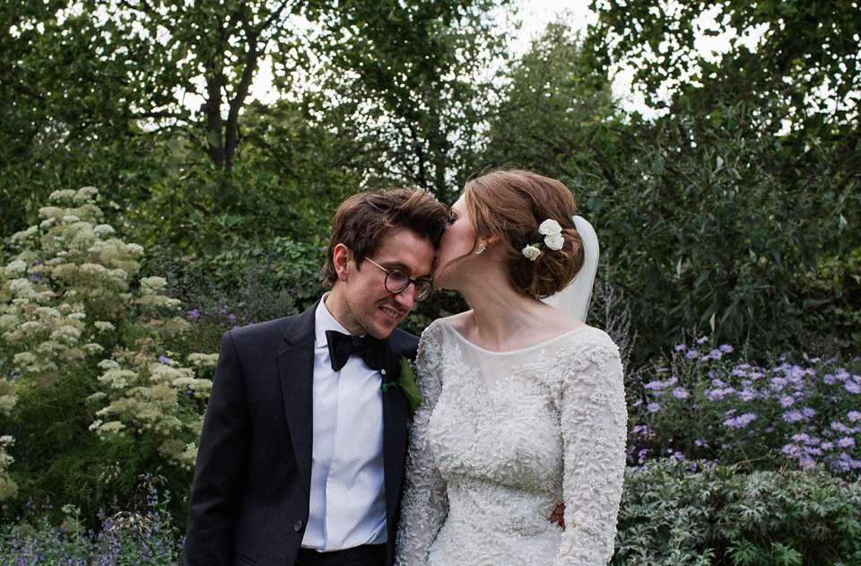 Victoria wears a backless, full-sleeved gown by Maria Senvo for her 1920's and Gatsby inspired London pub wedding. Photography by Hearts on Fire.