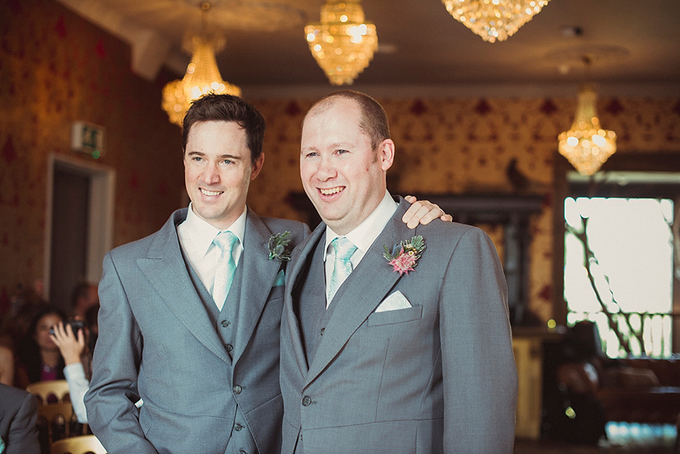 Jenny Packham glamour for a pale green pub wedding in Sussex. Photography by Razia N. Jukes.