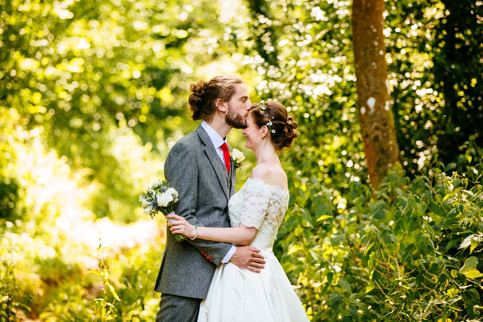 An elegant and relaxed homespun barn wedding in the Sussex Downs. Photography by Sarah Legge.