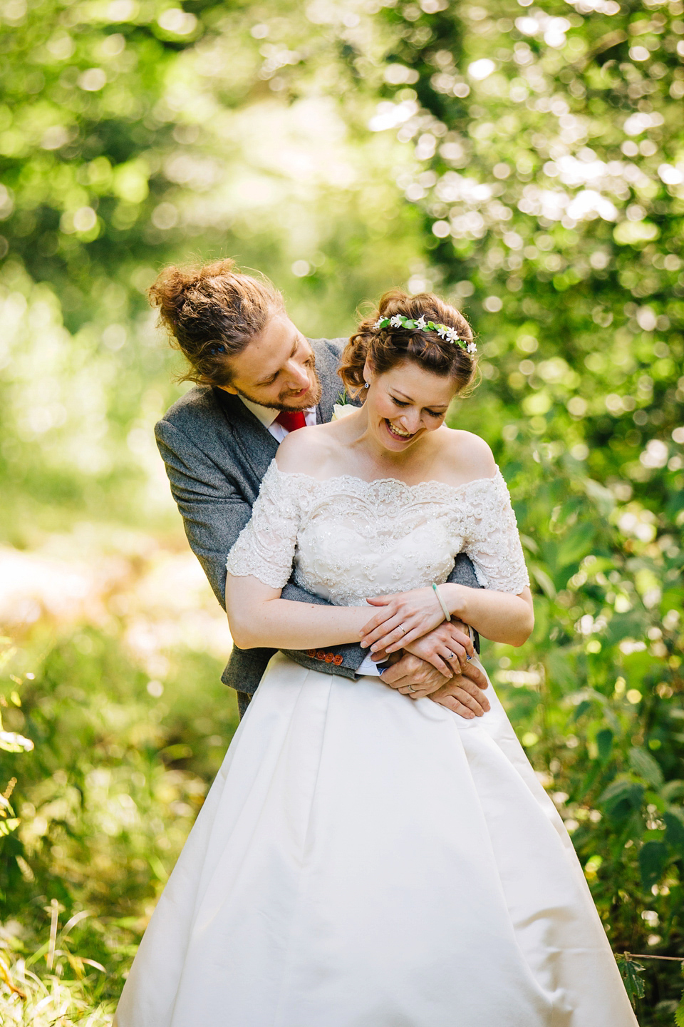 An elegant and relaxed homespun barn wedding in the Sussex Downs. Photography by Sarah Legge.