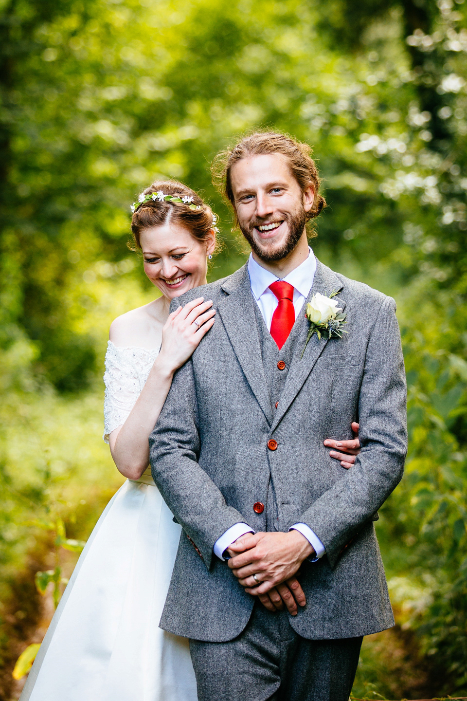 An elegant and relaxed homespun barn wedding in the Sussex Downs. Photography by Sarah Legge.