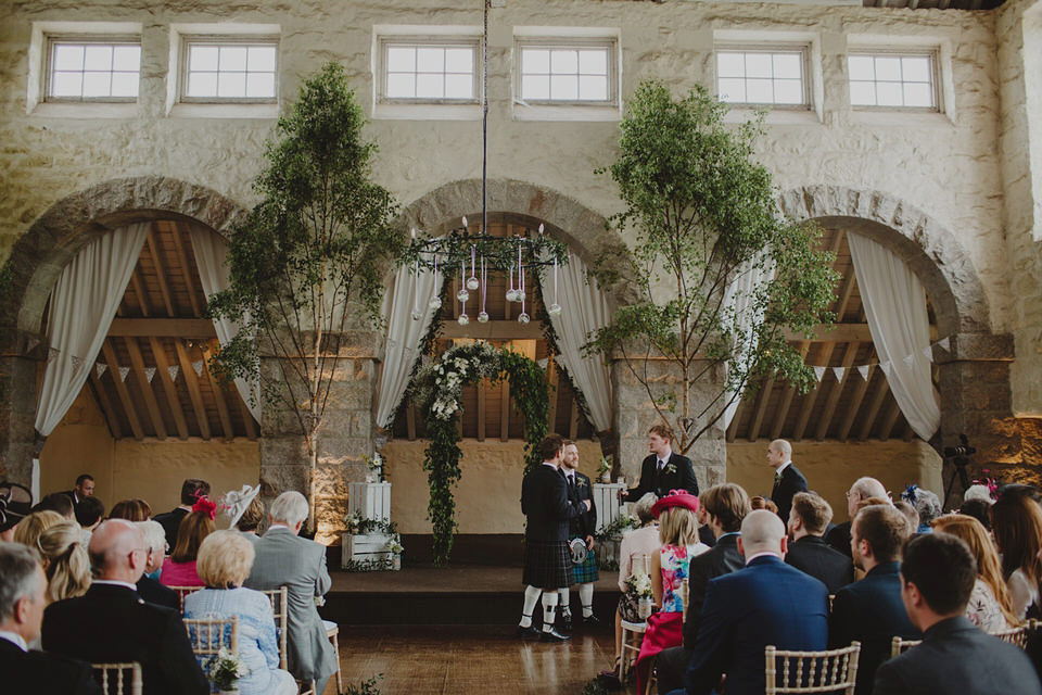 A David Fielden gown for a relaxed and nature inspired Humanist wedding at Coo Cathedral in the Scottish Highlands. Photography by The Curries.