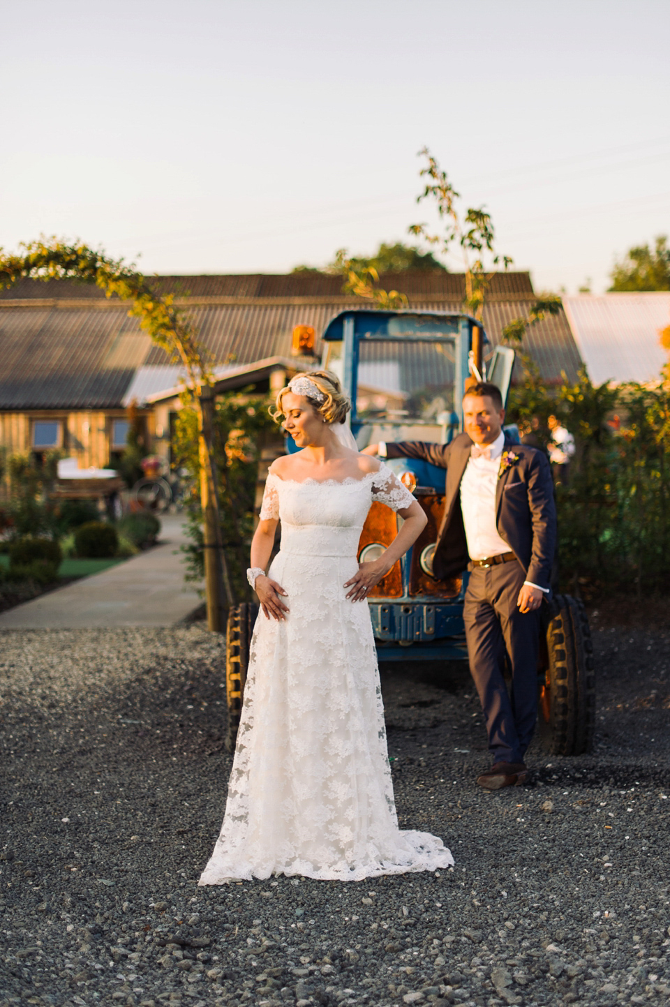 Temperley London for a colourful and elegant Autumn Barn Wedding. Photography by Helen Plus David.