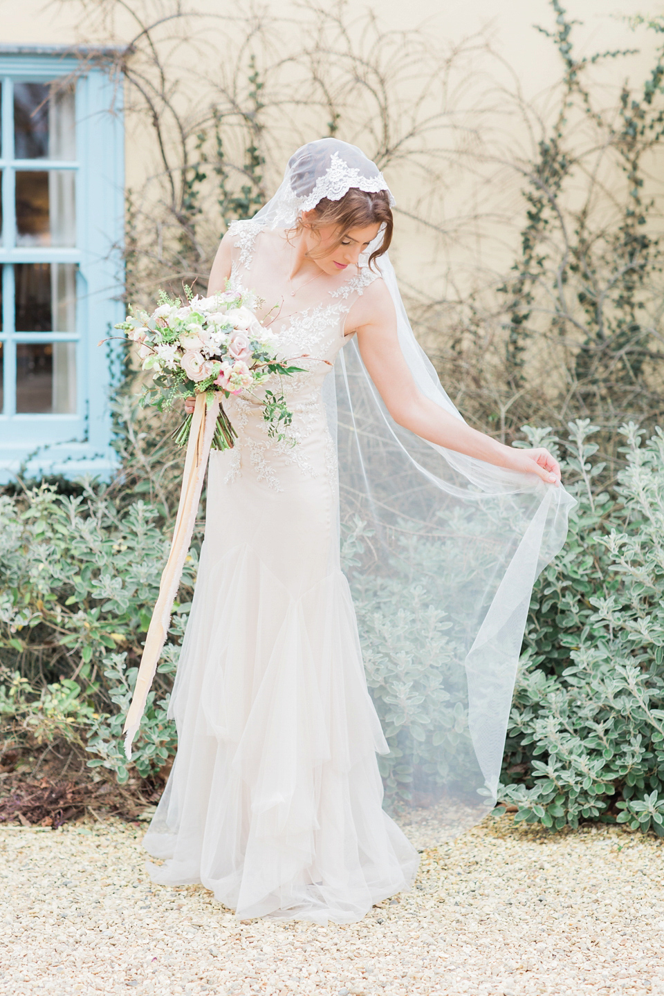 Rose Quartz & Serenity: Bridal Style with Pantone Colours of the Year for 2016. Photography by Sophie Stimpson.