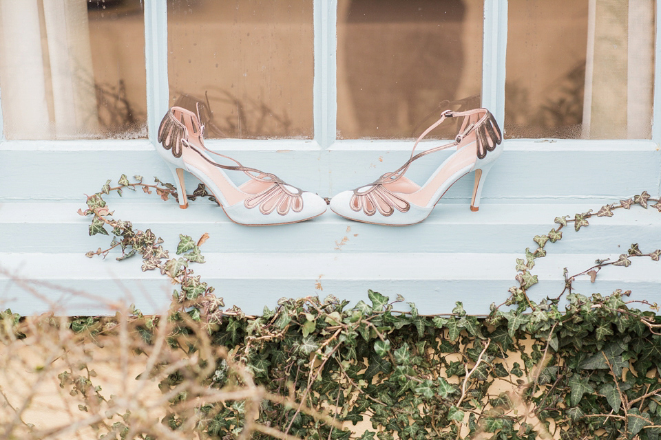 Rose Quartz & Serenity: Bridal Style with Pantone Colours of the Year for 2016. Photography by Sophie Stimpson.