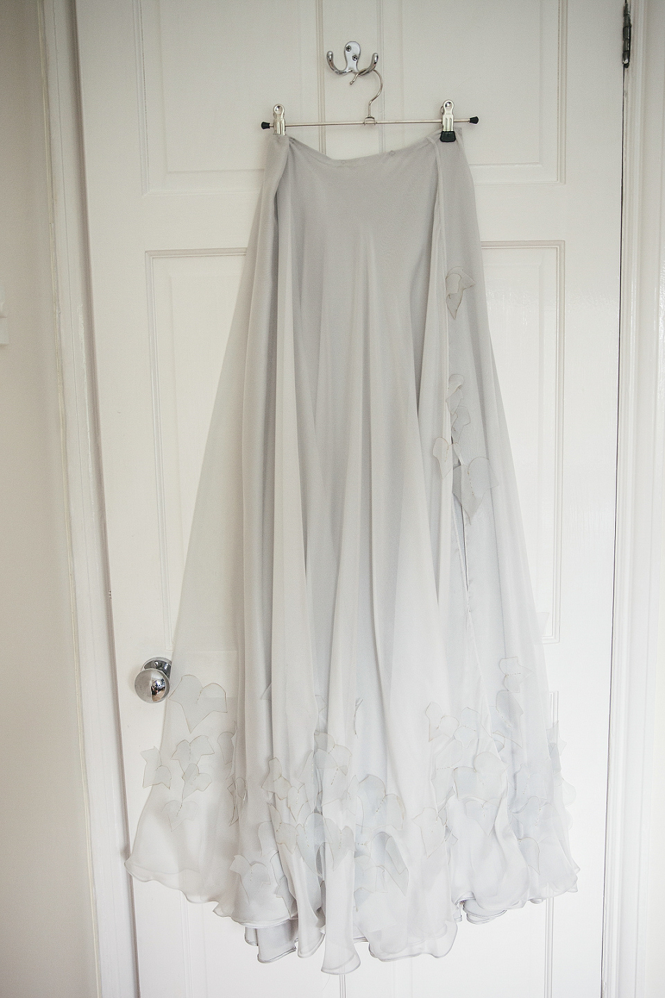 A modern Jewish wedding - the bride wears a gown by Wilden Bride. Photography by Kat Hill.