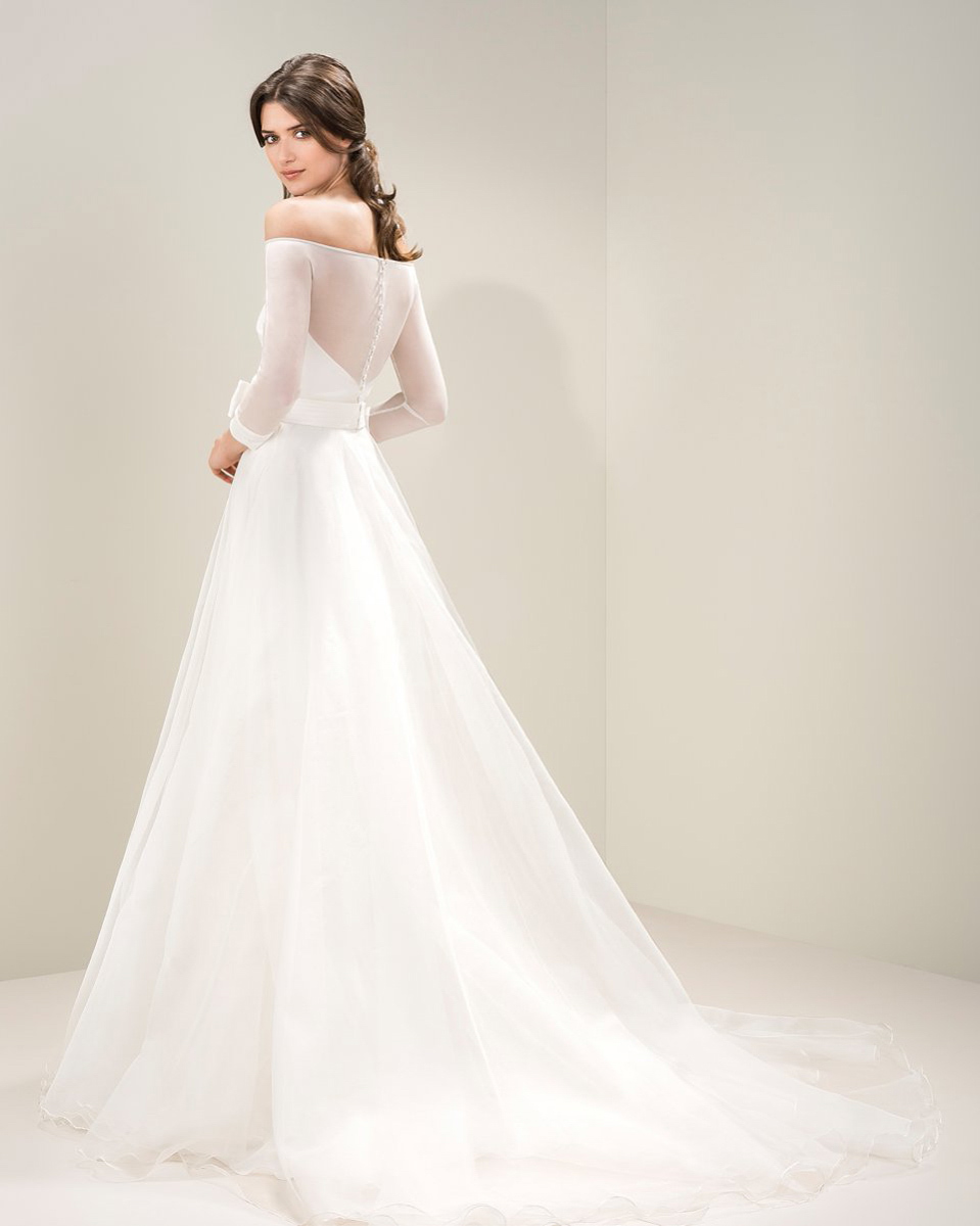 Jesús Peiró Mirtilli - the 2017 collection launched at Barcelona Bridal Fashion Week in April 2016.
