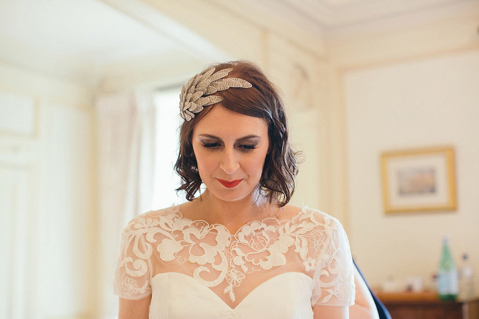 Pamela wore a gown by MiaMia for her Autumn wedding at Rowallan Castle in Scotland. Photography by Mirrorbox Photography.