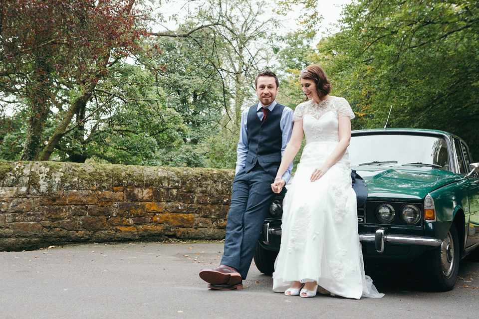 Pamela wore a gown by MiaMia for her Autumn wedding at Rowallan Castle in Scotland. Photography by Mirrorbox Photography.