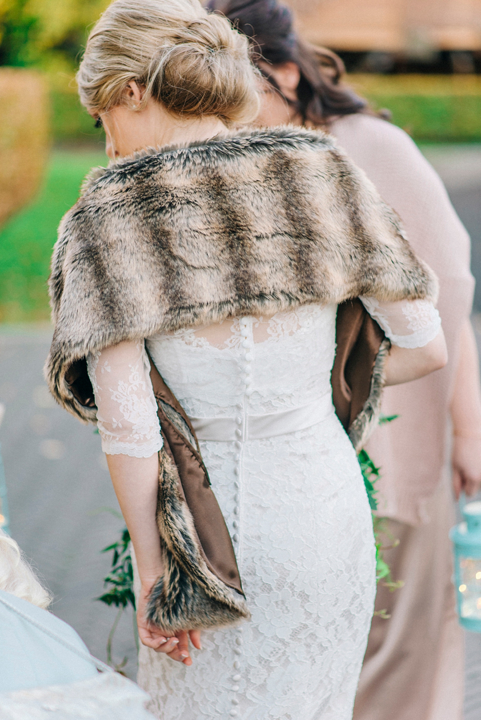 Mint, pink and golden snitches for a magical Autumn wedding in a treehouse. Photography by Sarah Jane Ethan.