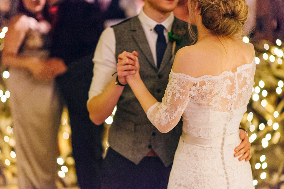 Mint, pink and golden snitches for a magical Autumn wedding in a treehouse. Photography by Sarah Jane Ethan.